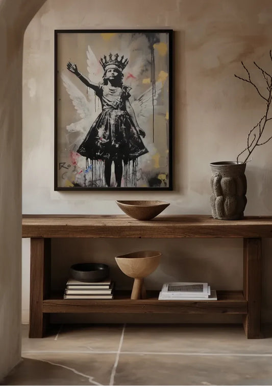 Meisje met engelenvleugels canvas schilderij aan de muur in de hal