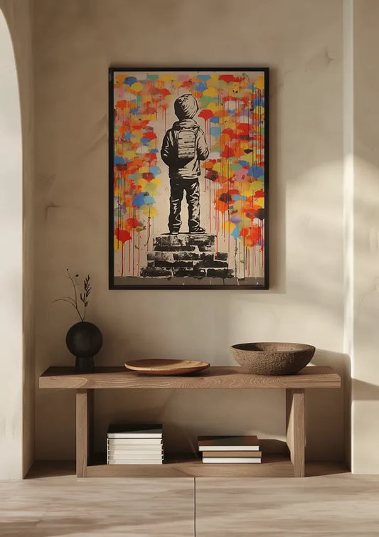 Kind met rugzak canvas schilderij aan de muur boven het bed in de slaapkamer.