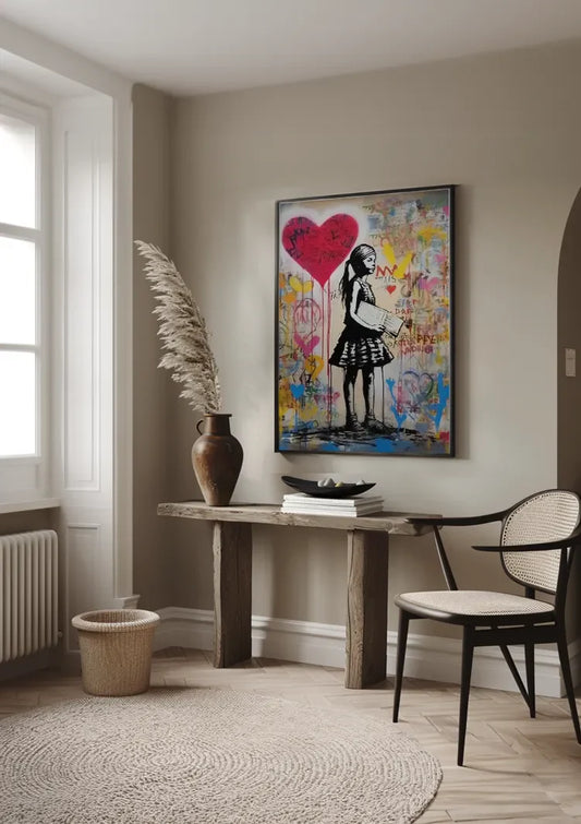 Meisje met hartballon canvas schilderij aan de muur bij de kapstok in de hal
