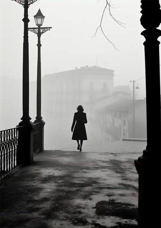 Eenzame vrouw op de brug canvas schilderij bij een lantaarnpaal in mist