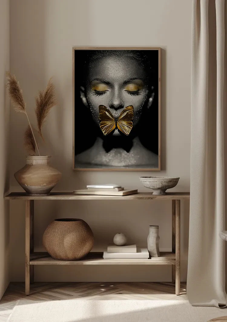 Golden Butterfly Frau Porträt Schwarz-Weiß-Gemälde