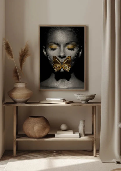 Golden Butterfly Frau Porträt Schwarz-Weiß-Gemälde