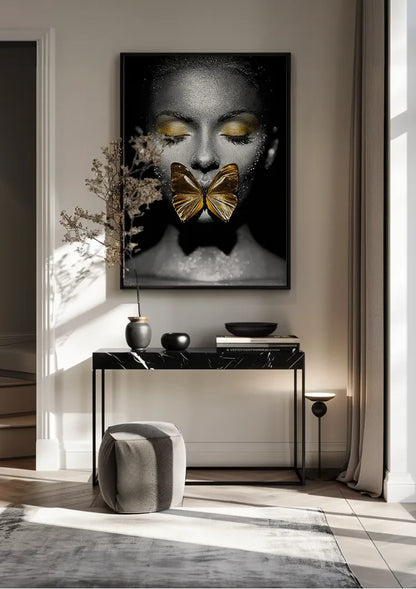 Golden Butterfly Frau Porträt Schwarz-Weiß-Gemälde