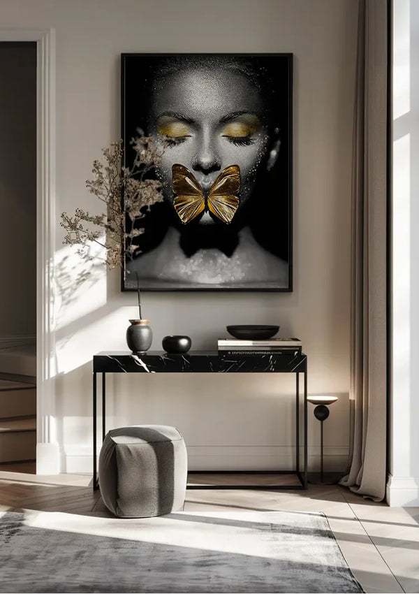Golden Butterfly Frau Porträt Schwarz-Weiß-Gemälde
