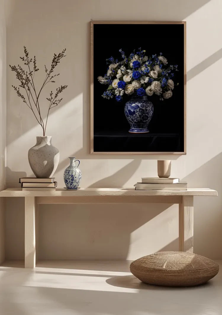 Delfts Blauwe Vaas Witte Rozen Blauwe Bloemen Zwarte Achtergrond Schilderij