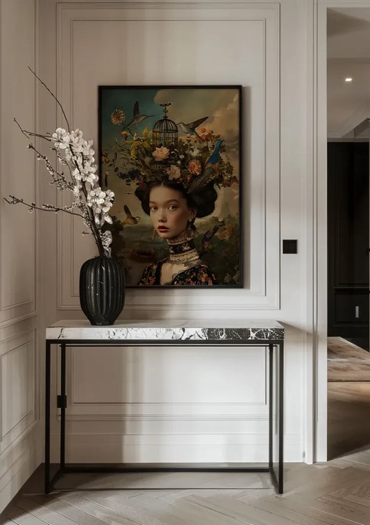 Vrouw met bloemen en vogels canvas schilderij hangend aan de muur in de hal