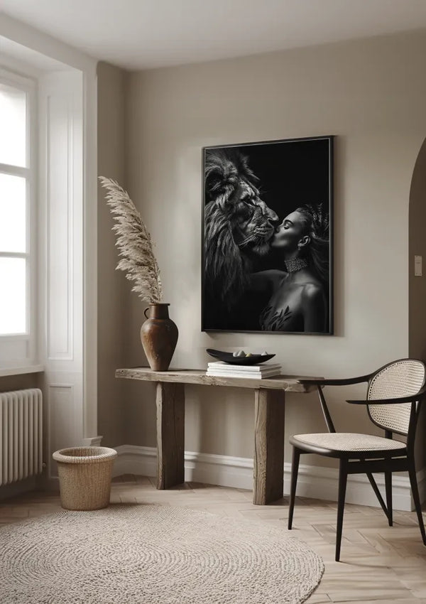 Vrouw en Leeuw Intimiteit Zwart Wit Krachtig Portret Schilderij