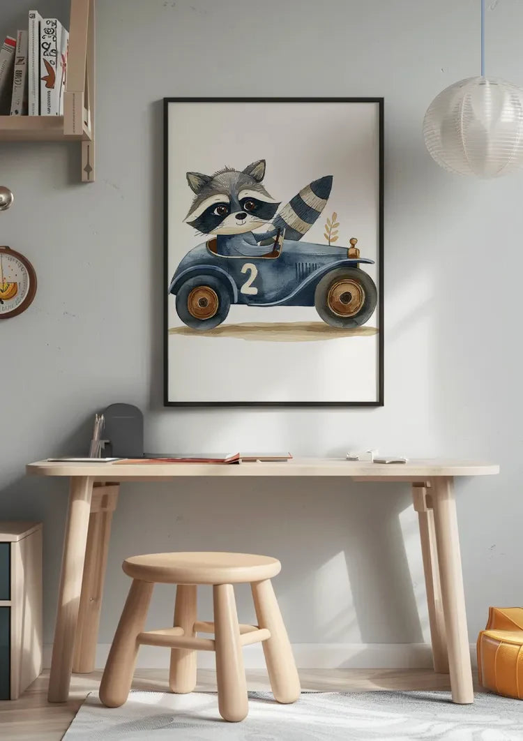 Schattige Wasbeer Blauwe Raceauto Nummer Twee Kinderkamer Schilderij
