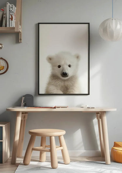 Niedlicher Eisbär-Welpe Flauschiges Weißes Fell Sanfter Blick Porträt-Gemälde