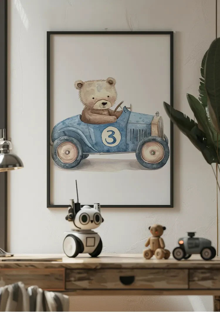 Teddybär Blaues Rennauto Kinderzimmer Aquarellmalerei