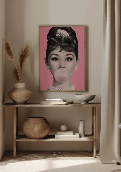 Rosa Kaugummi-Dame Elegante Hochsteckfrisur Pop-Art-Porträtgemälde