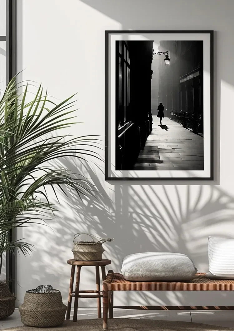 Eenzaam Silhouet in Donkere Steeg bij Lantaarnpaal Schilderij