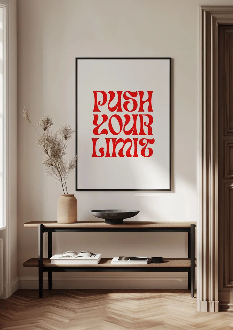 "Push Your Limit" Rot Verformte Typografie Motivation Weißer Hintergrund Gemälde