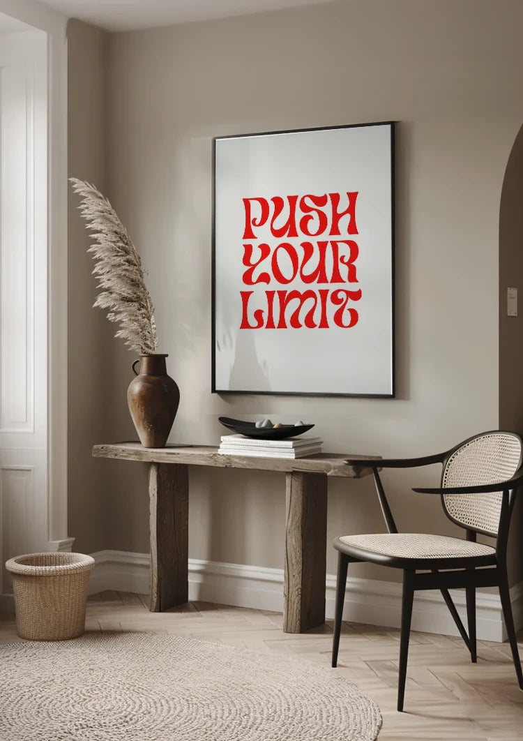"Push Your Limit" Rot Verformte Typografie Motivation Weißer Hintergrund Gemälde