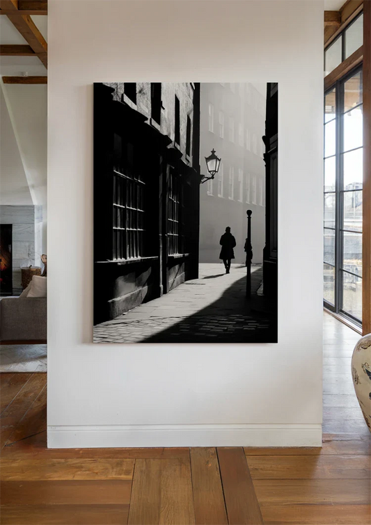 Wandelaar op de kasseistraat canvas schilderij aan de muur in de hal