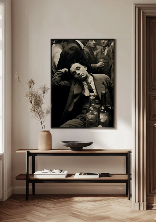 Man in Slaap aan de Bar Vintage Zwart Wit Canvas Schilderij