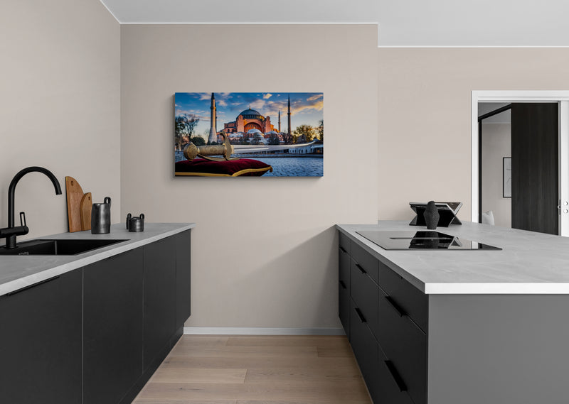 Historisch zwaard met monumentaal gebouw bij zonsondergang - Canvas wandkunst