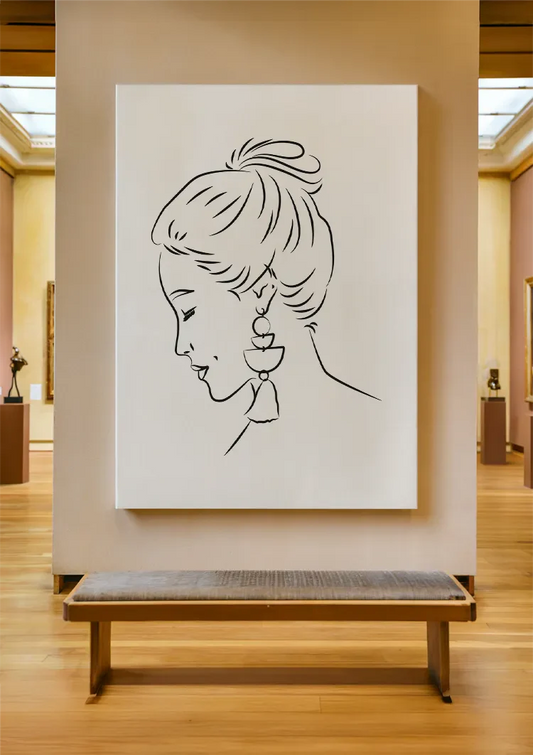 Vrouw in profiel canvas schilderij hangt aan de muur in de lichte hal