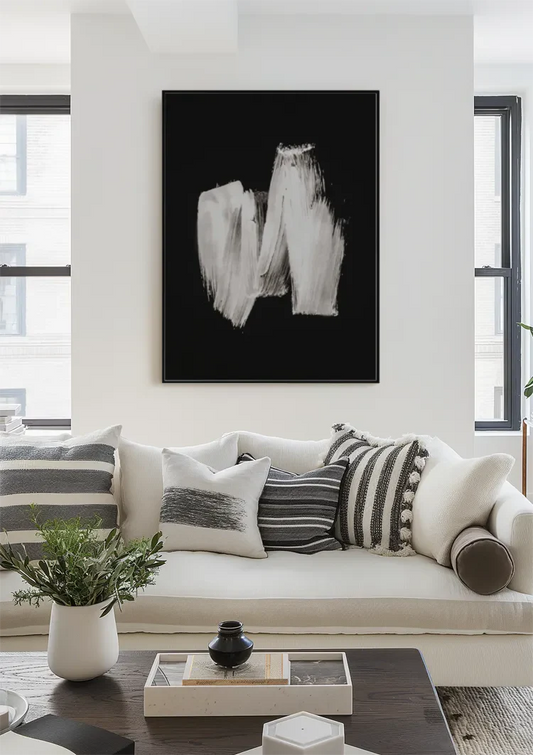 Witte verfstrepen canvas schilderij aan de muur in de hal