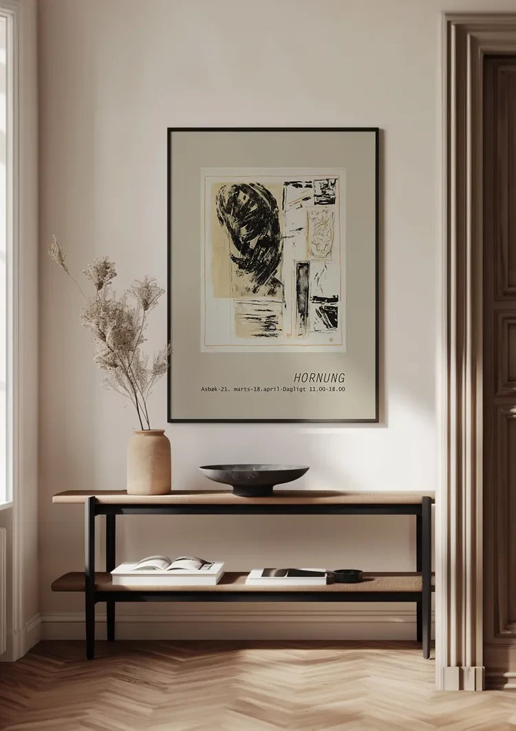 Abstrakt-Expressionistisches Werk mit Text, Beigefarbener Hintergrund, Gemälde