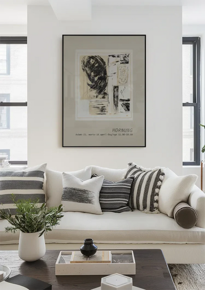 Abstrakt-Expressionistisches Werk mit Text, Beigefarbener Hintergrund, Gemälde