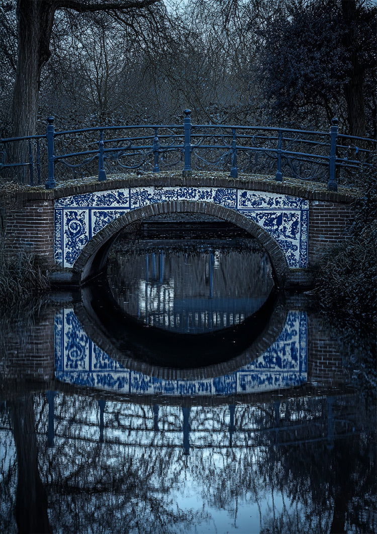 Dunkle Atmosphäre Grachtenbild mit Delfter blauer Brücke