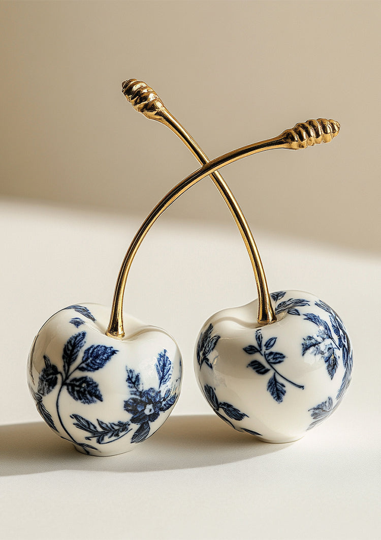 Delfts Blau Porzellan Kirschen Goldene Stiele Minimalistisches Gemälde