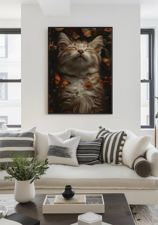 Slapende Pluizige Kat Omgeven Door Bloemen Vlinders Canvas Schilderij