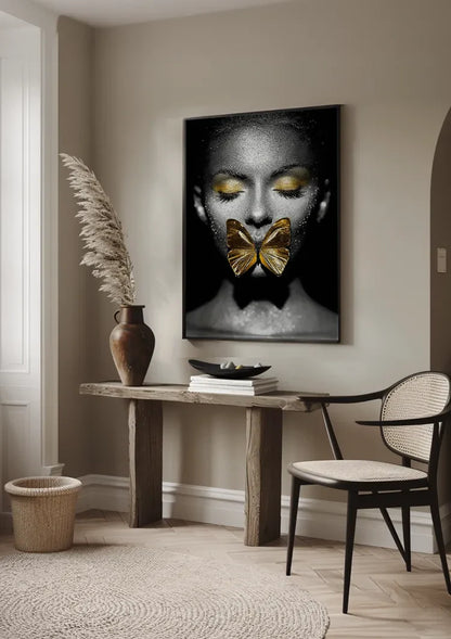 Golden Butterfly Frau Porträt Schwarz-Weiß-Gemälde