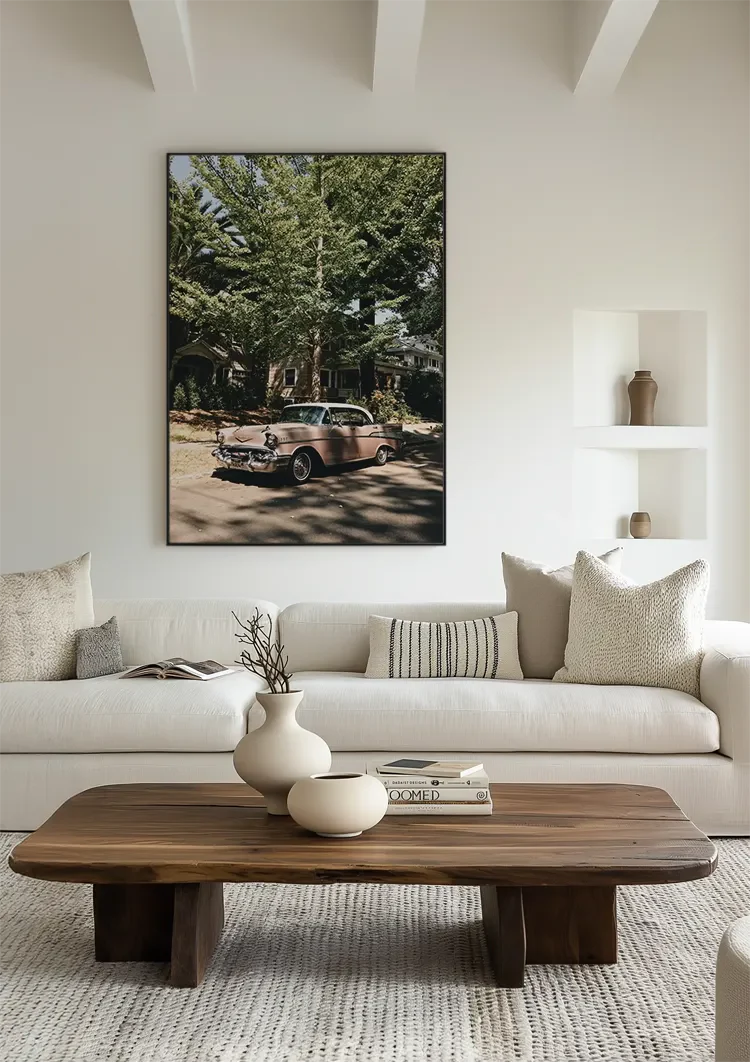 Roze Vintage Auto Onder Groene Bomen Zonnige Straat Schilderij
