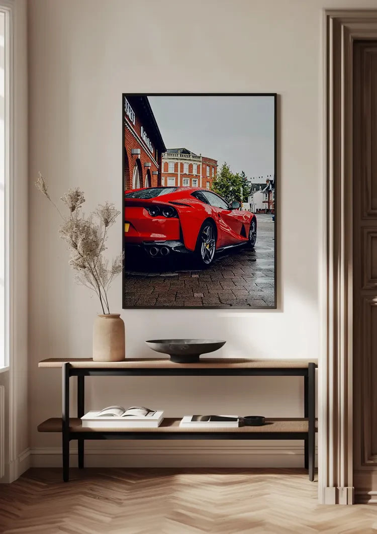 Roter Ferrari 812 Superfast Nasse Straße Rückansicht Straßenfotografie Gemälde