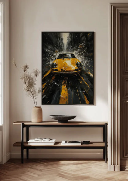 Gele Porsche Sportwagen Waterplons Stedelijke Straat Dynamisch Schilderij