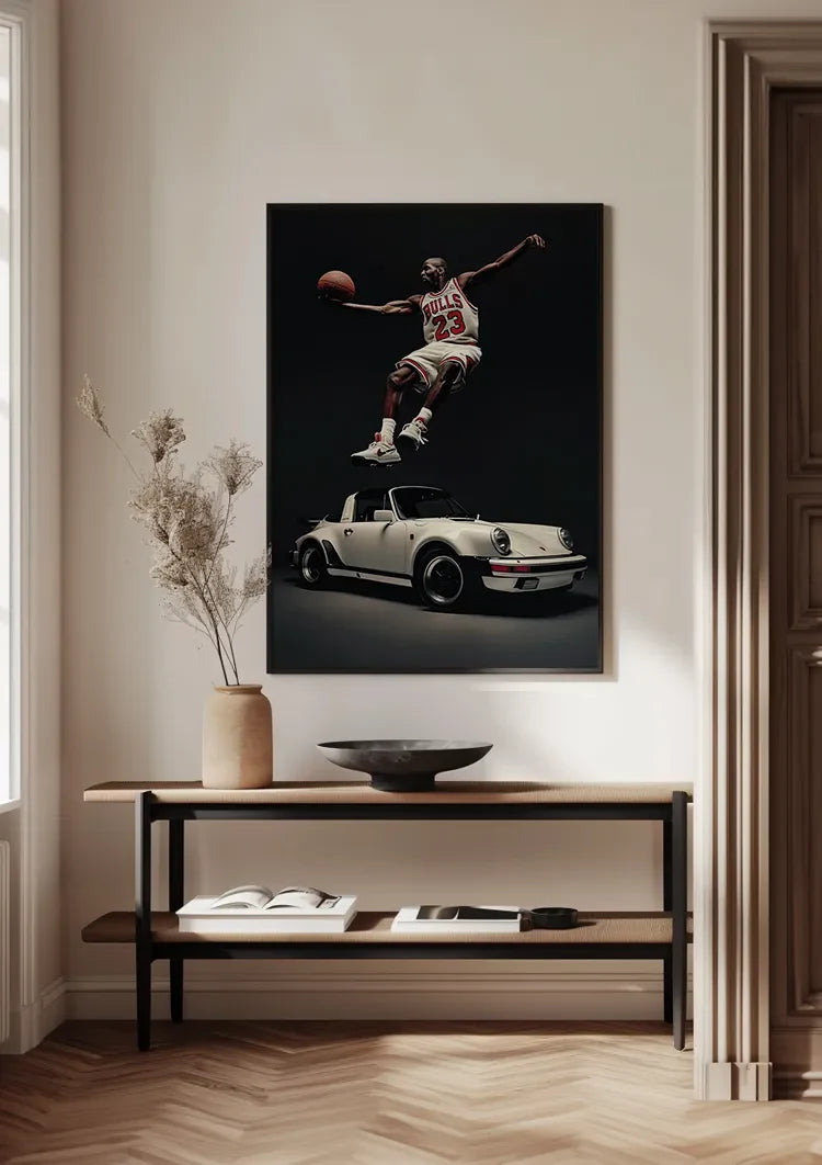 Basketballspieler Slam Dunk Über Weißem Porsche Cabrio Schwarz-Weiß-Gemälde