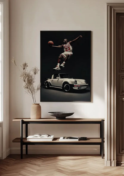 Basketballspieler Slam Dunk Über Weißem Porsche Cabrio Schwarz-Weiß-Gemälde