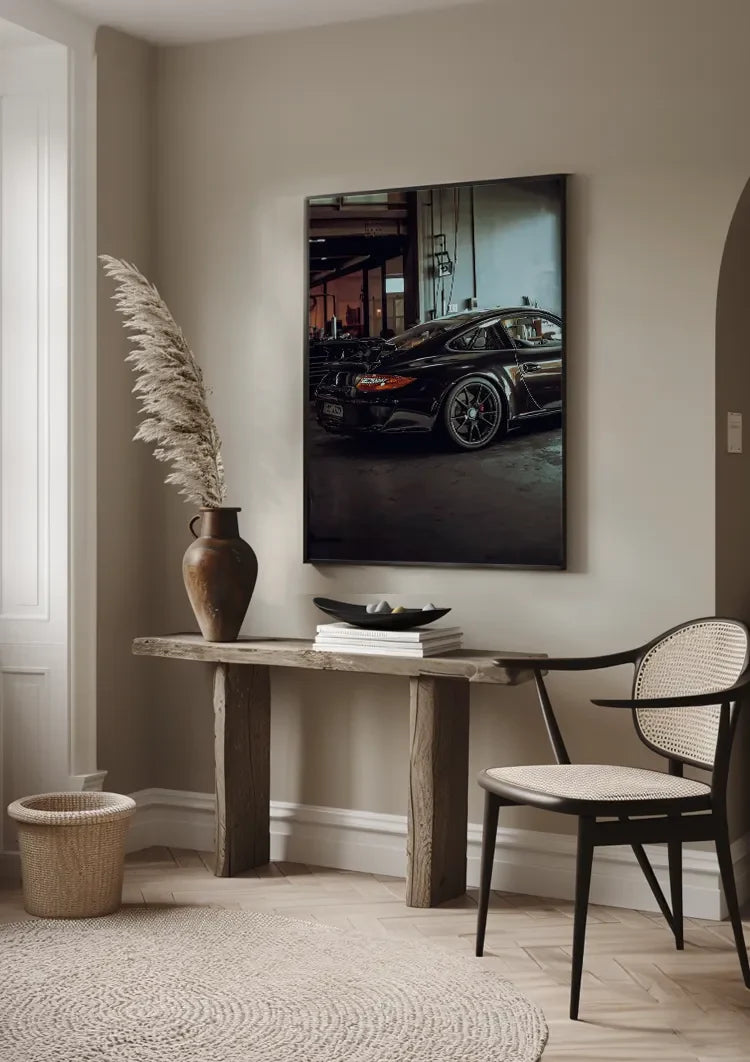 Schwarzer Porsche GT3 Industrielle Garage Dunkle Atmosphäre Gemälde