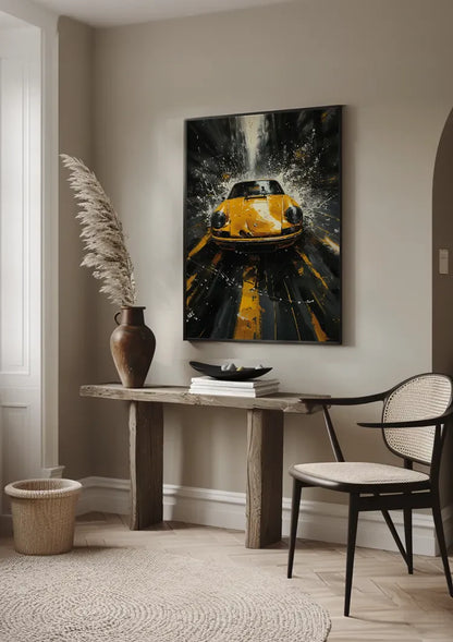 Gele Porsche Sportwagen Waterplons Stedelijke Straat Dynamisch Schilderij