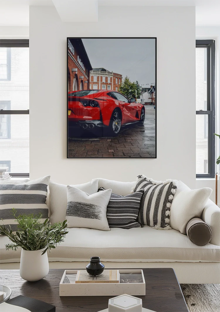 Roter Ferrari 812 Superfast Nasse Straße Rückansicht Straßenfotografie Gemälde
