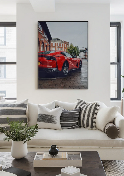 Roter Ferrari 812 Superfast Nasse Straße Rückansicht Straßenfotografie Gemälde