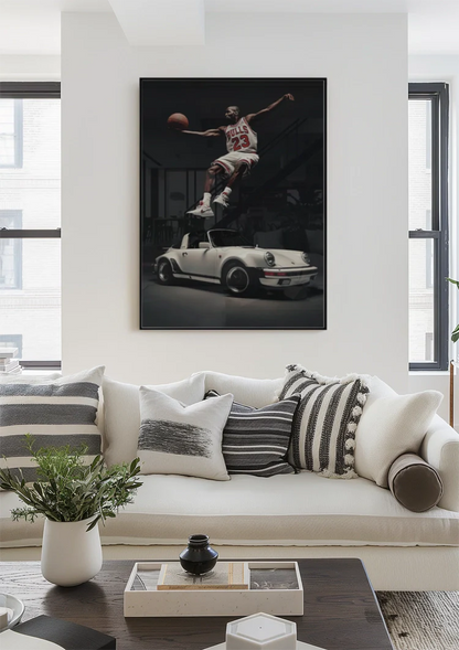 Basketballspieler Slam Dunk Über Weißem Porsche Cabrio Schwarz-Weiß-Gemälde