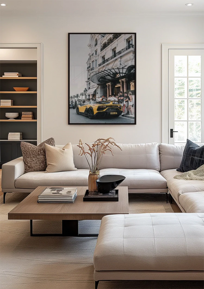 Gelber Lamborghini SVJ Luxushotel Stadtstraße Gemälde