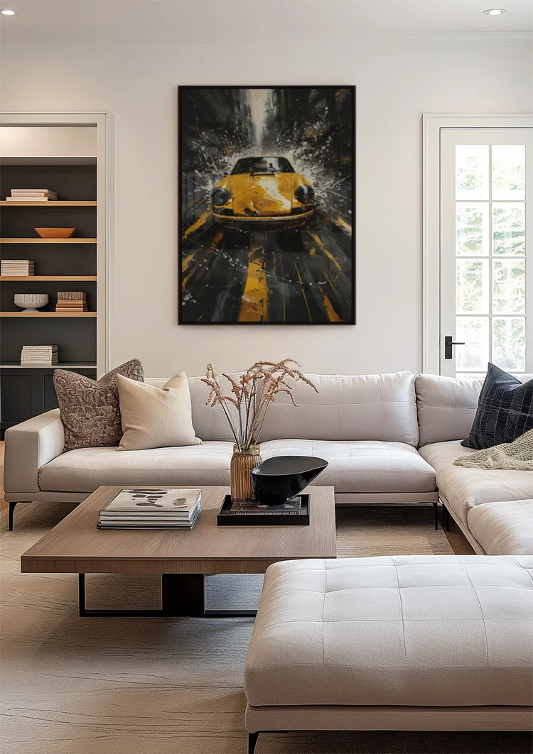 Gele Porsche Sportwagen Waterplons Stedelijke Straat Dynamisch Schilderij