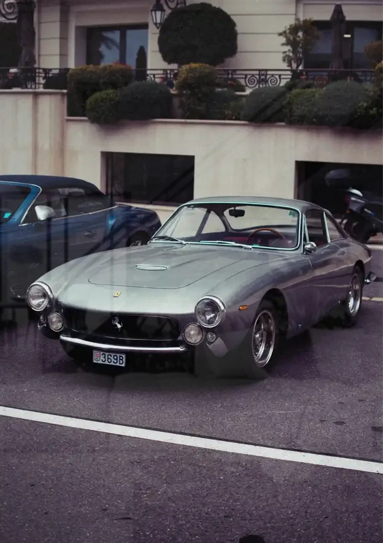 Klassisches silbernes Ferrari Straßen-Vintage-Auto-Gemälde