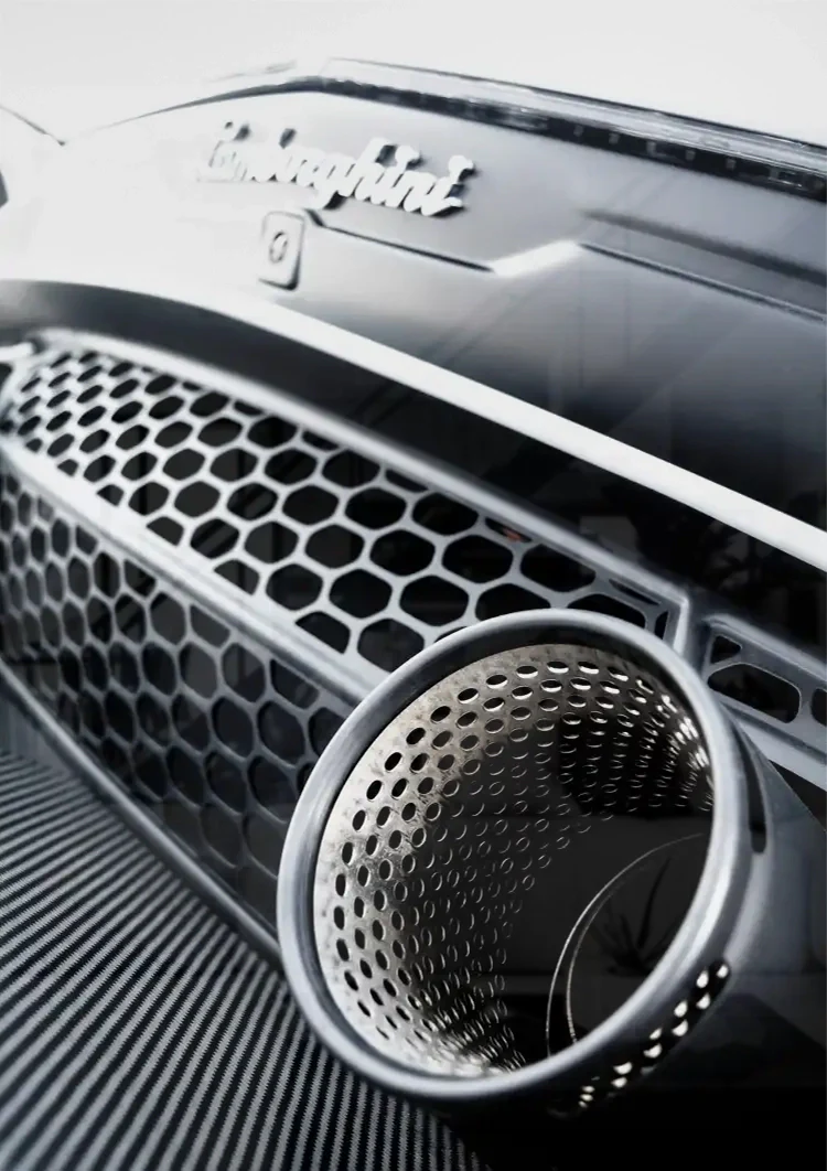 Lamborghini Huracan Evo Auspuff Nahaufnahme Metallic Schwarz-Weiß-Gemälde