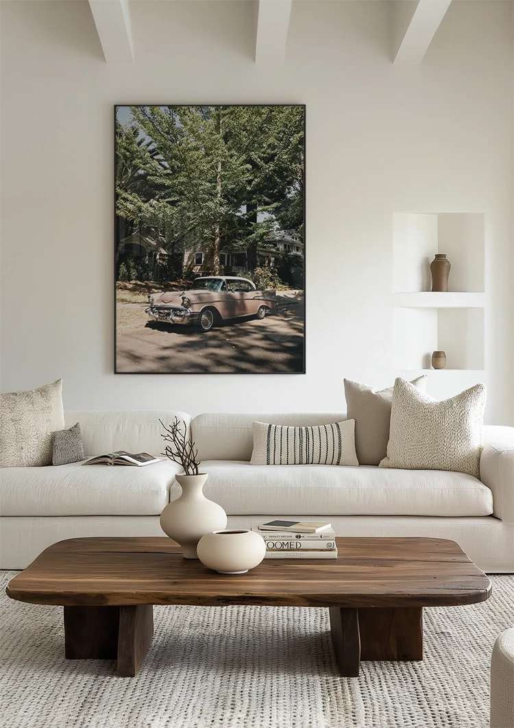Roze Vintage Auto Onder Groene Bomen Zonnige Straat Schilderij