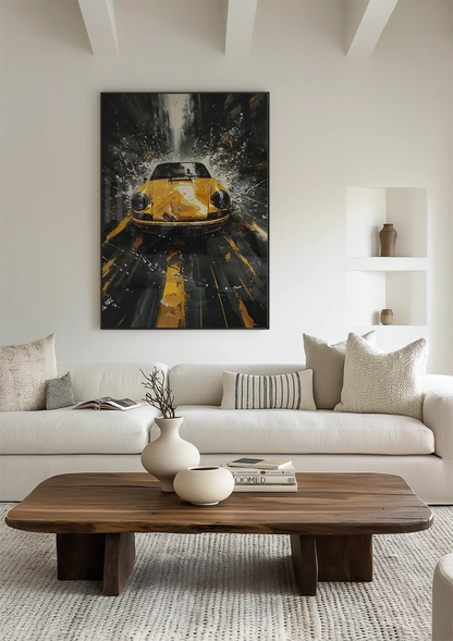 Gele Porsche Sportwagen Waterplons Stedelijke Straat Dynamisch Schilderij