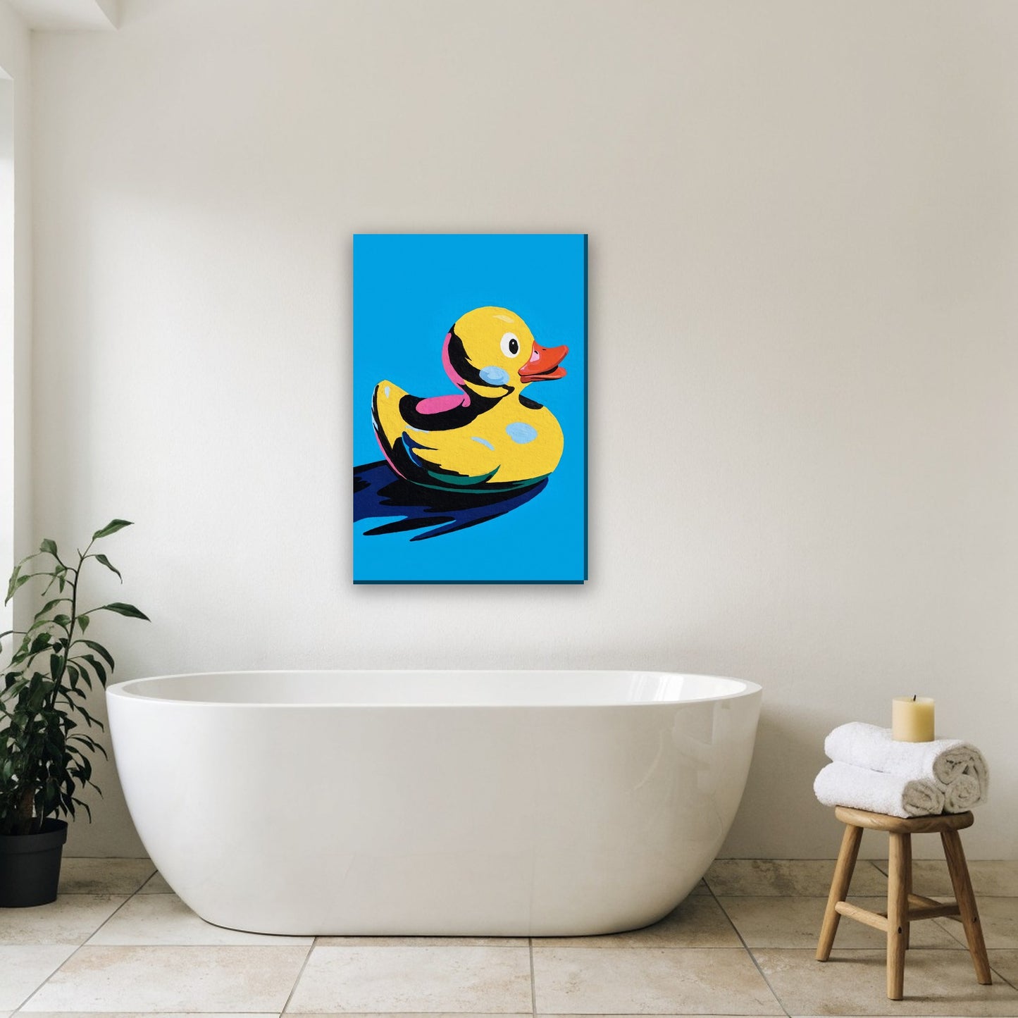 Badeend pop art canvas schilderij aan de muur in de badkamer boven het bad