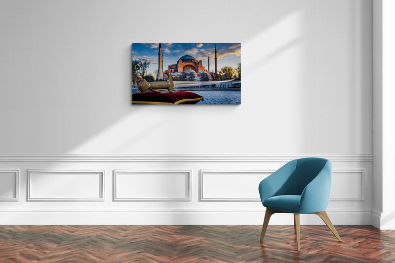 Historisch zwaard met monumentaal gebouw bij zonsondergang - Canvas wandkunst