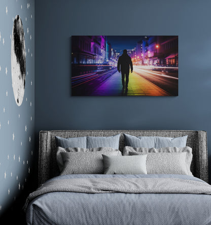 Man loopt 's nachts op een neonkleurige stadsstraat – Canvas wandkunst