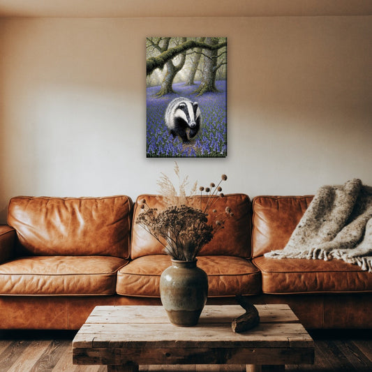 Das tussen de boshyacinten canvas schilderij aan de muur boven de bank in een landelijke woonkamer