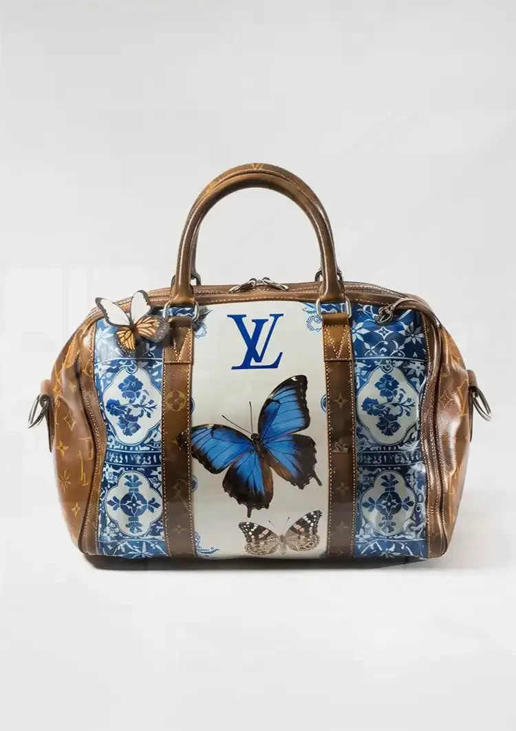 Louis Vuitton Tas Blauwe Vlinders Bloemen LV Logo Luxe Mode Schilderij